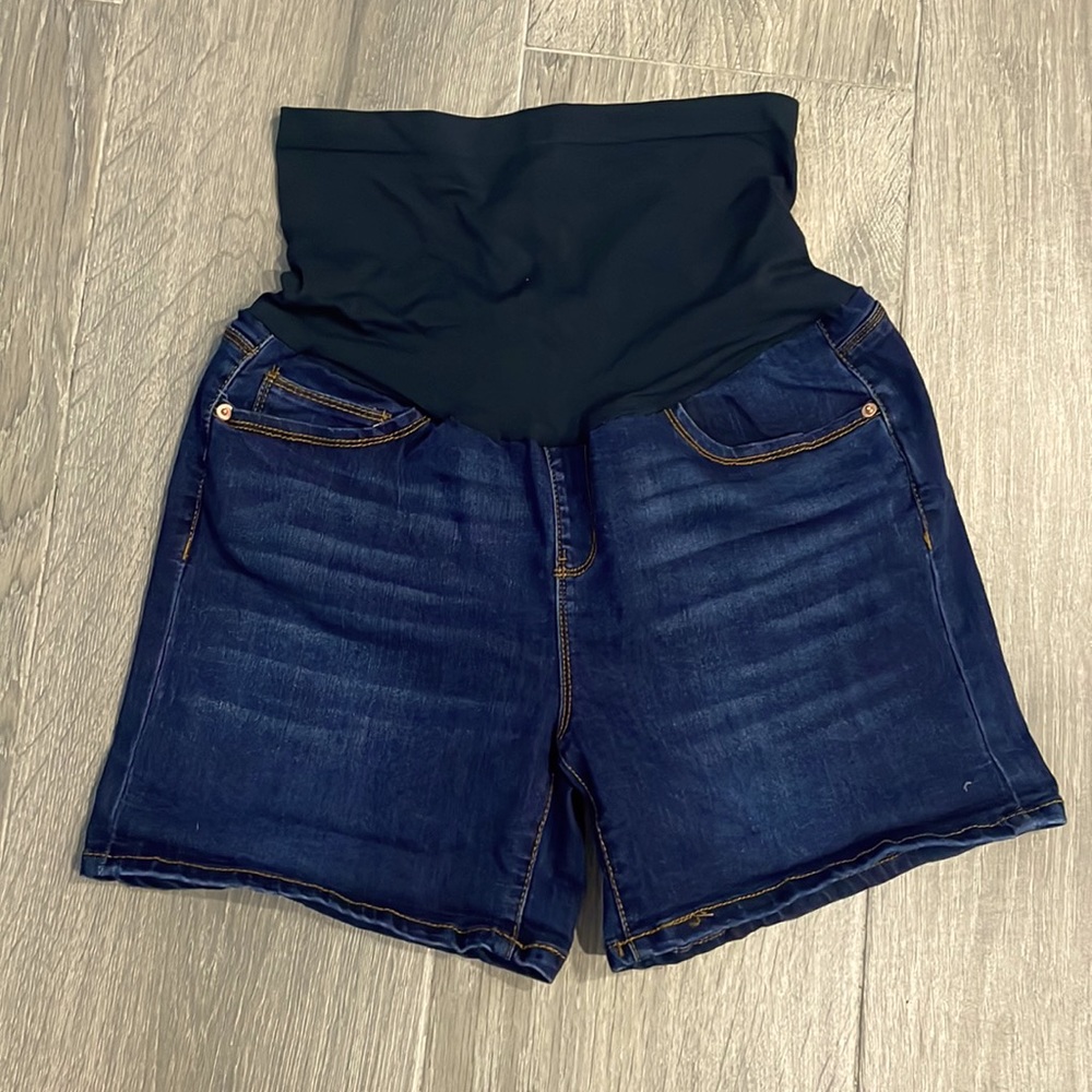 Maternity shorts
